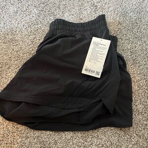 Lululemon Track That Mid Rise Short 5”
